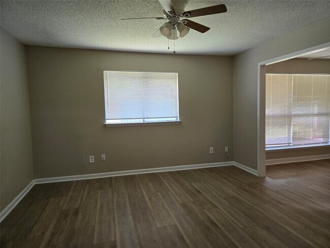 Building Photo - 2515 Maple Tree Ct