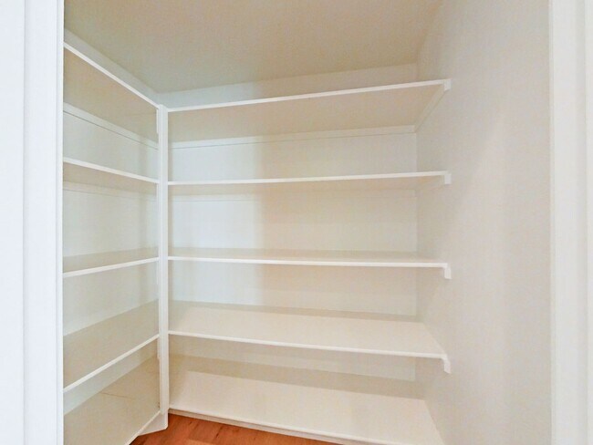 Building Photo - Los Alamitos Condo - 3 Bedroom / 2.5 Bathr...