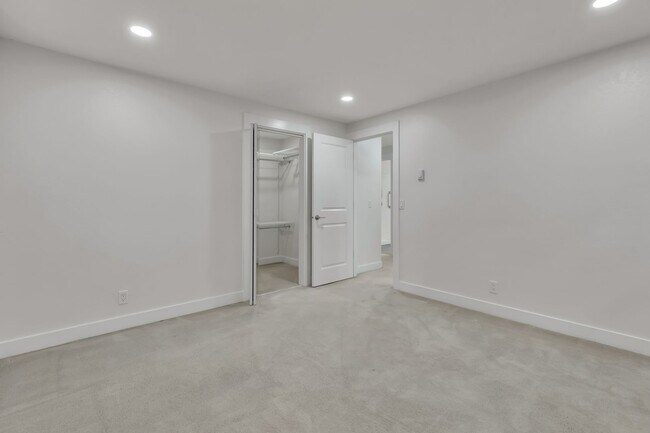 Building Photo - 7143