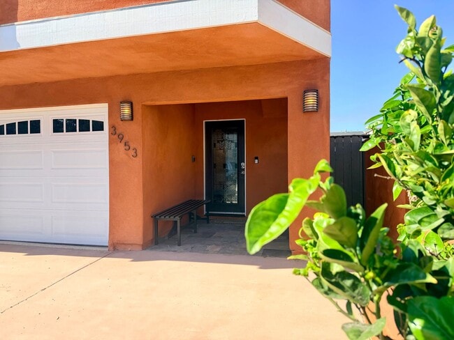 Building Photo - 3953 Sunset Ln