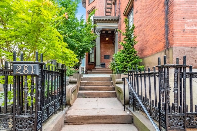 Building Photo - 281 Benefit St