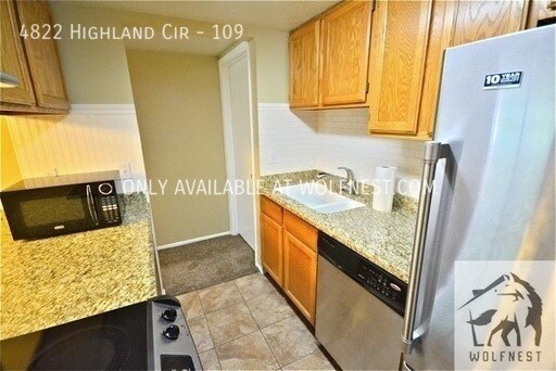 Building Photo - No Deposit Option! Exclusive 2 Bedroom Hol...