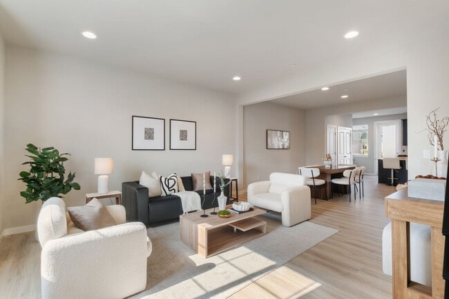 Building Photo - Spacious 3-Bed Townhome in Desirable Pond Community | Bothell - $3,200!!!