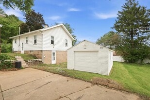 Building Photo - 1302 38th Avenue Dr