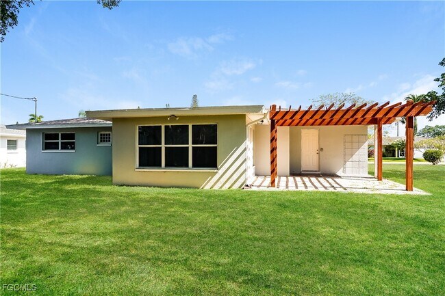 Building Photo - 330 SE 46th Ln