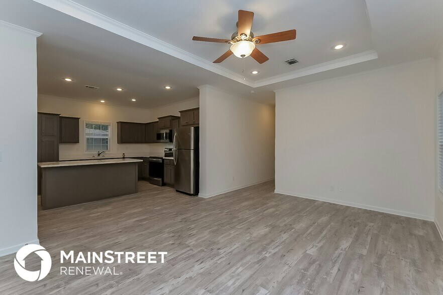 Building Photo - 1349 Preston St S