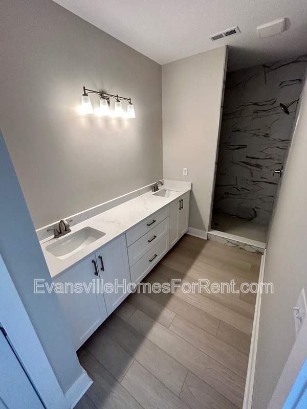 Building Photo - 8445 Bell Crossing Dr