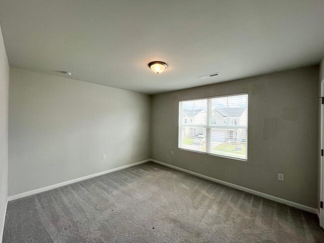Building Photo - Newly Built 4BD, 3.5BA Zebulon Home with a First Floor Bedroom and Screened Patio in an HOA Commu...