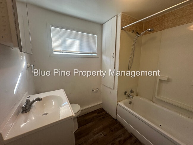 Building Photo - 654 North Boulevard