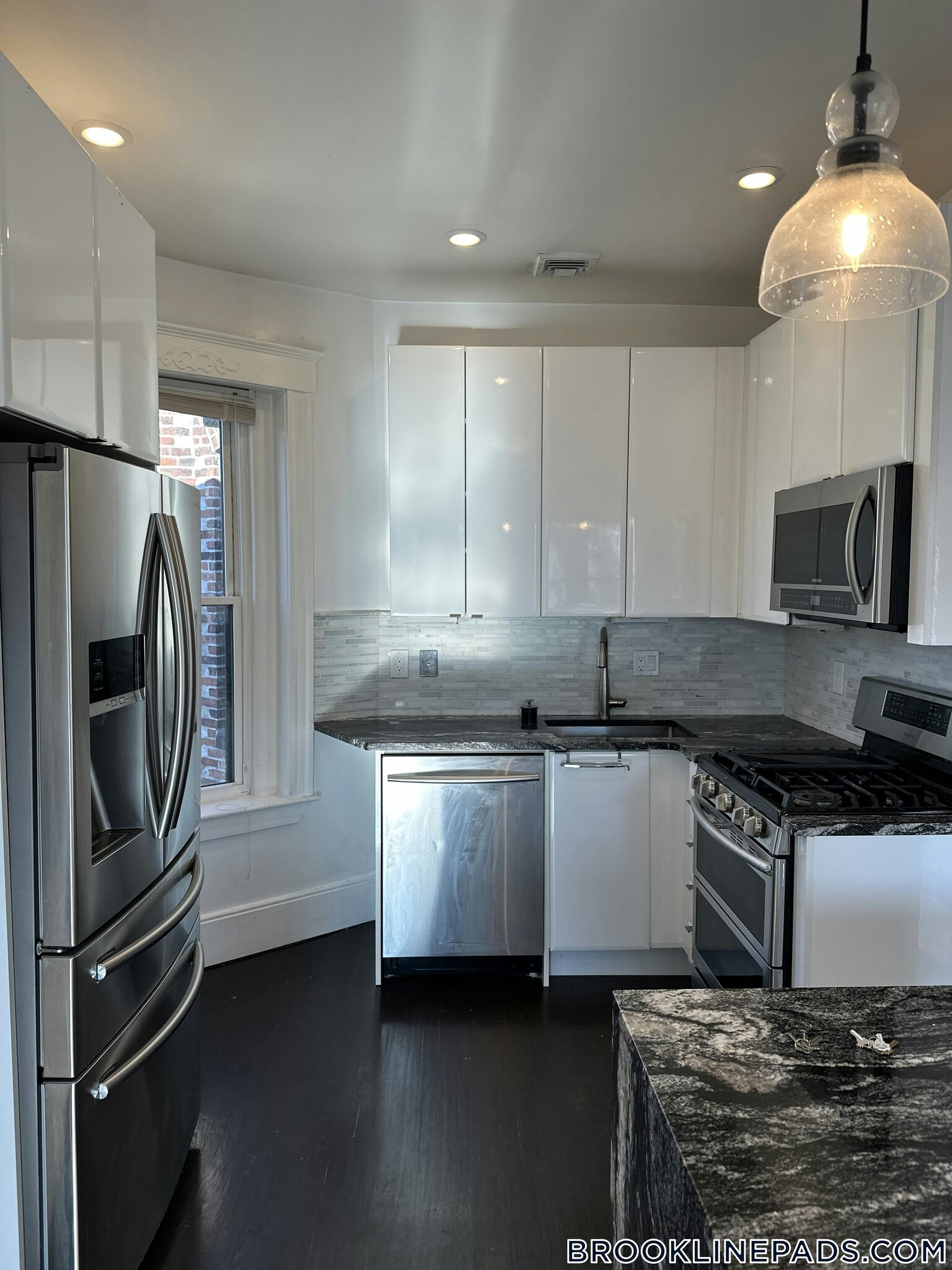 Building Photo - 40 Cameron St