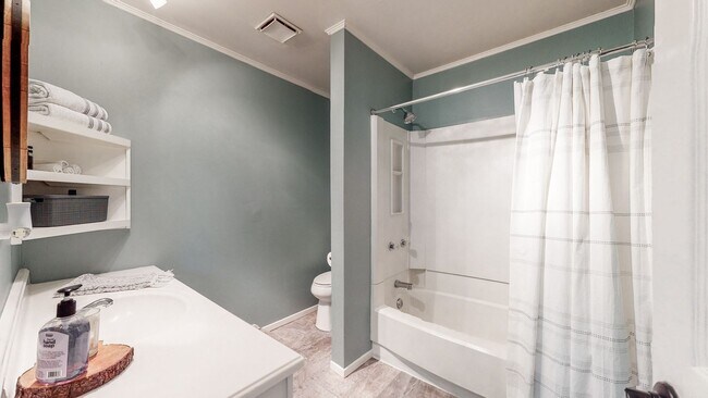 Building Photo - Stunning home situated on over 1 acre in North Thompson’s Station!