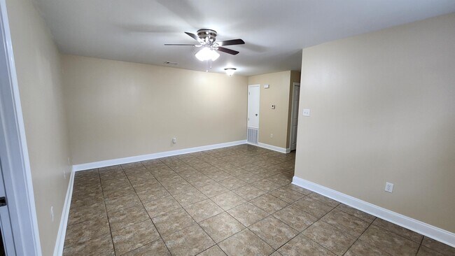 Building Photo - 3618 Shangri-La Dr
