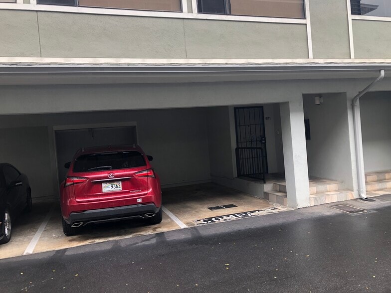 2 covered parking stalls next to unit entry - 1649 Waikahalulu Ln