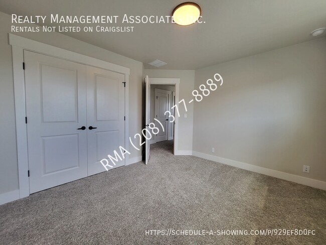 Building Photo - 2015 E Knobcone Dr