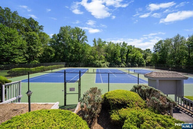 Building Photo - 12 Sandburg Ct