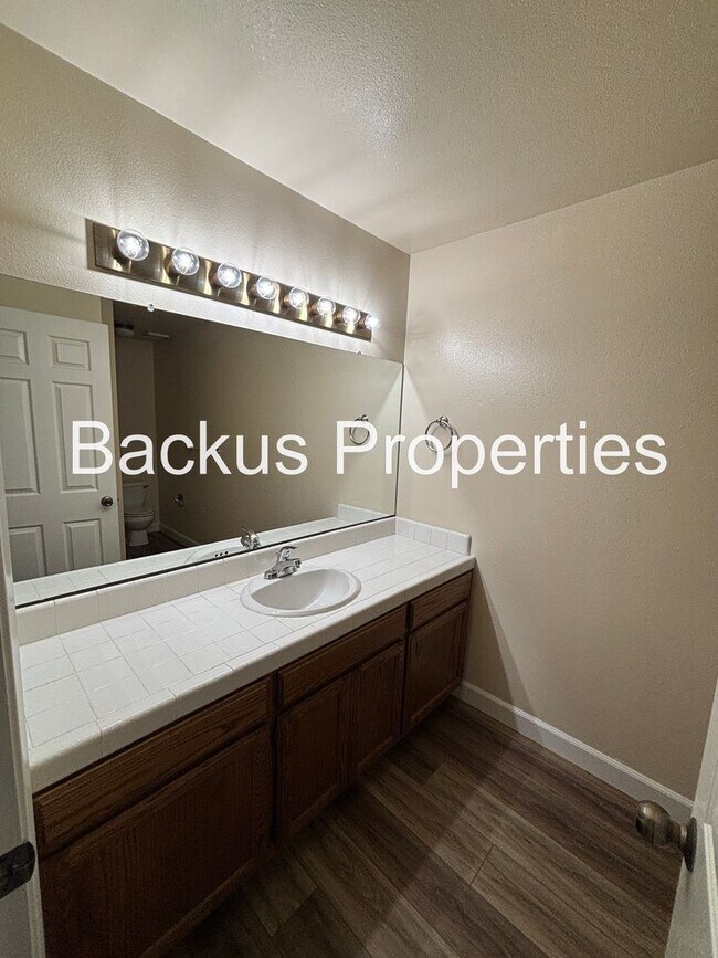 Building Photo - Nice two bedroom condo in Westwood gated community