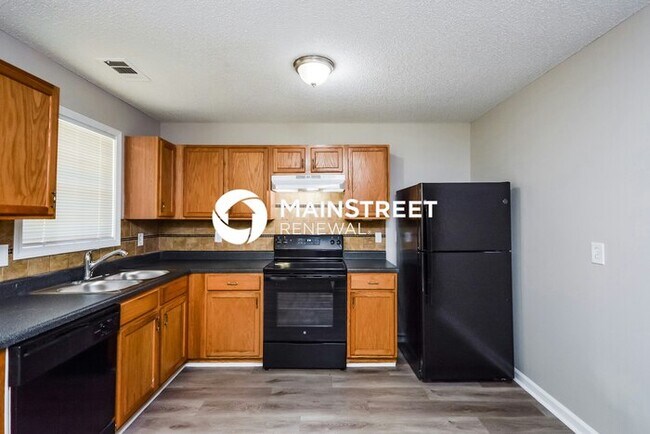 Building Photo - 4 Bedroom Pet-Friendly Home in Lithonia, GA with Main Street Renewal