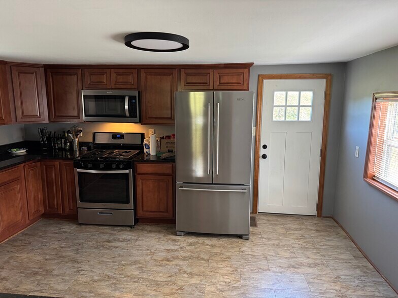 Kitchen and back door to large deck - 15 Lakeside Dr