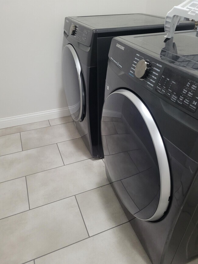 Building Photo - 2404 Grey Fox Trail