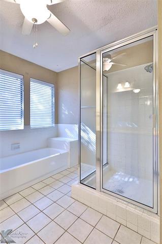 Building Photo - 4025 Inverrary Dr