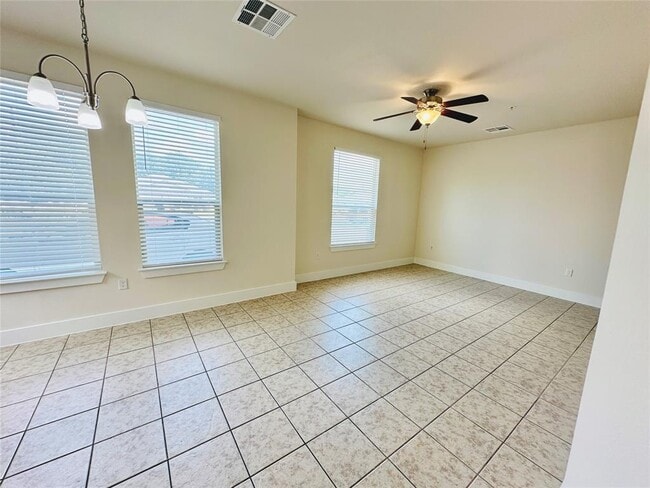Building Photo - 2216 Creekside Ln