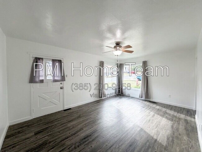 Building Photo - 177 Country Club Dr