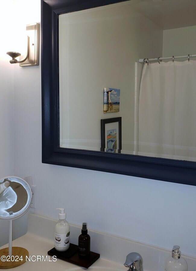 Building Photo - 809 Shakespeare Dr