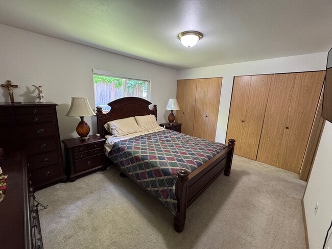 Building Photo - 3 bed/2 bath with BONUS room