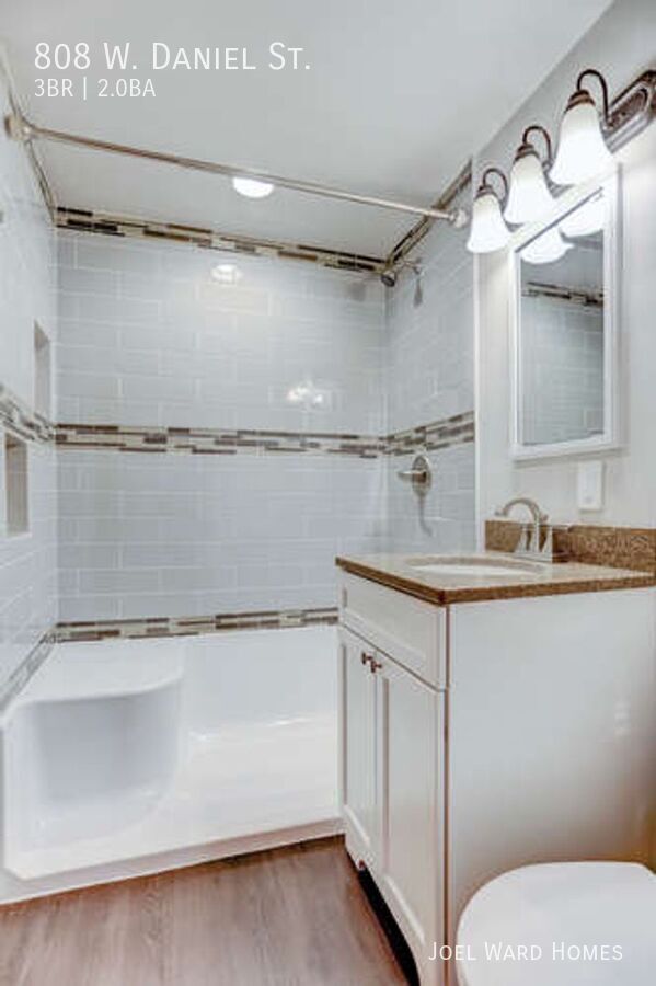 Building Photo - Tastefully Remodeled Home Located in Centr...