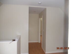 Building Photo - Updated Single Family 3 bedroom