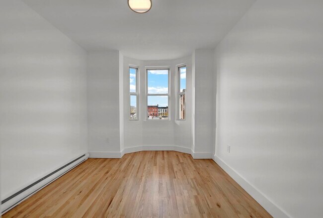 Building Photo - 163 3rd St