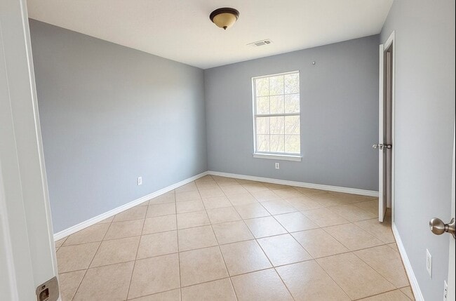 Building Photo - 1040 Darst Rd