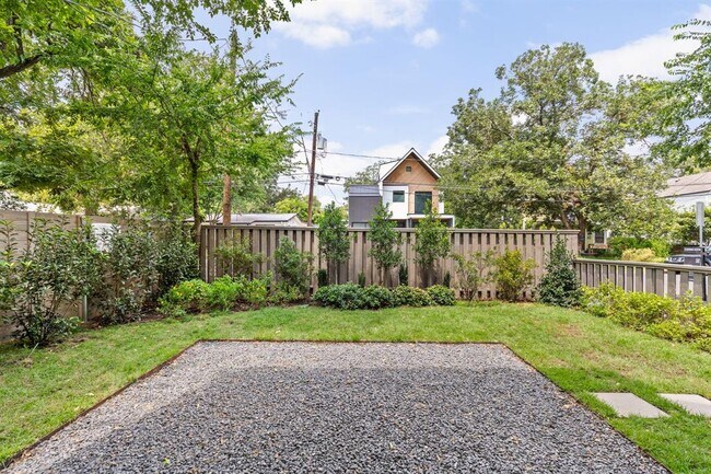 Building Photo - 2707 Stacy Ln