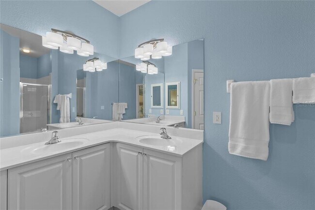 Building Photo - 1937 Scarlett Ave