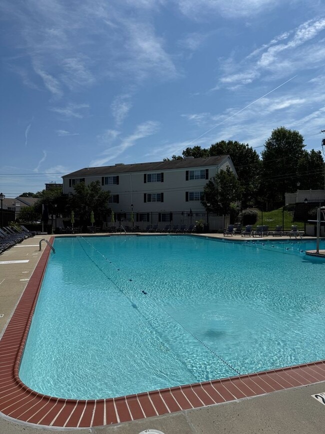 Building Photo - Large, Luxurious 2 Bedroom 2 Bath at Parks...