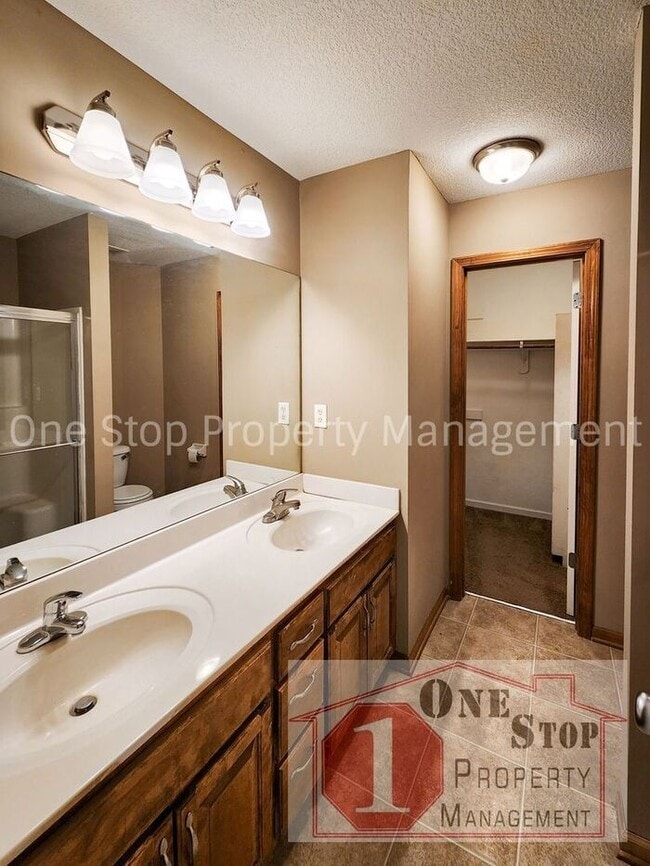 Building Photo - 3-Bedroom, 2.5-Bathroom home in Independence