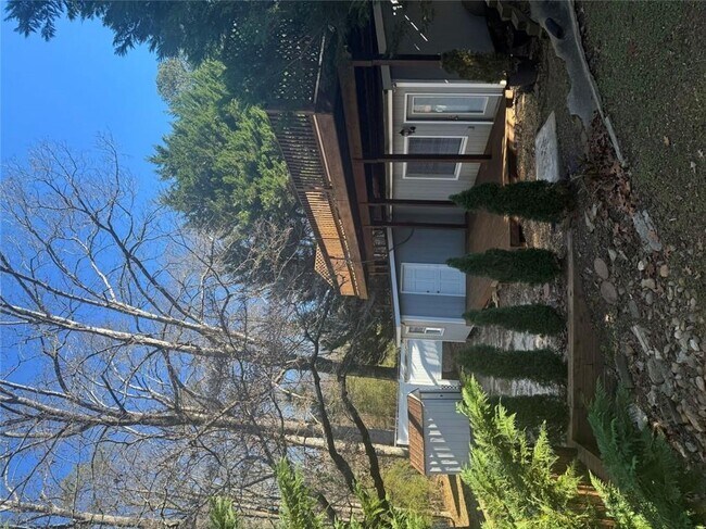 Building Photo - 8940 Bay Dr