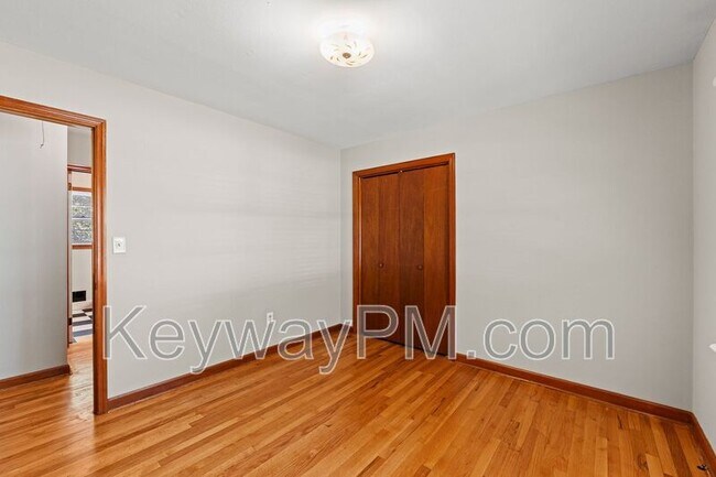 Building Photo - 3301 Westmont Dr
