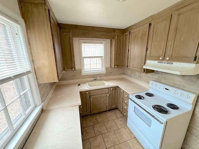 Building Photo - 1313 Frank St