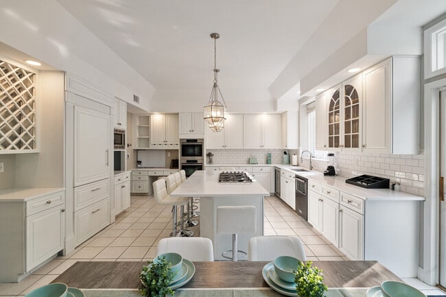 Building Photo - 321 Museum Village Rd