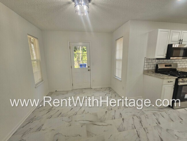 Building Photo - Gorgeous 3bd/ 2.5 bath Home in Popular Nat...