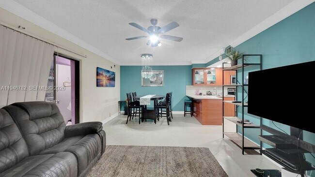 Building Photo - 6 Spinning Wheel Ln