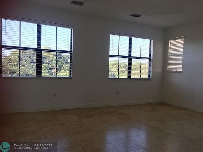 Building Photo - 2690 NW 84th Way