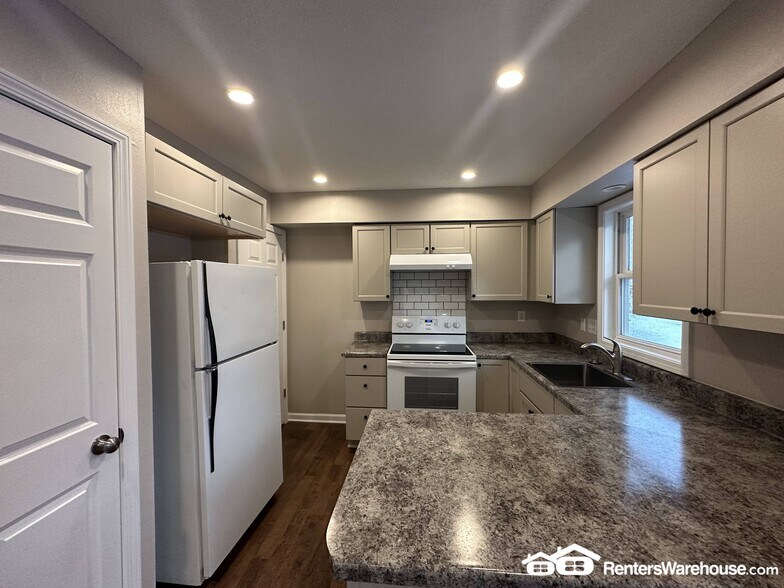 Building Photo - 4926 Madison Ave