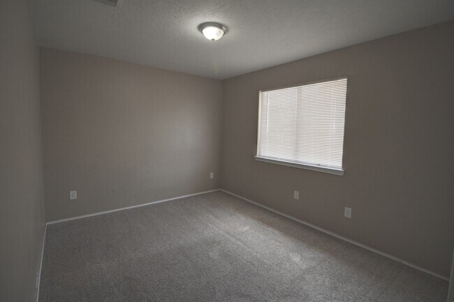Building Photo - 1430 Hade Falls Ln