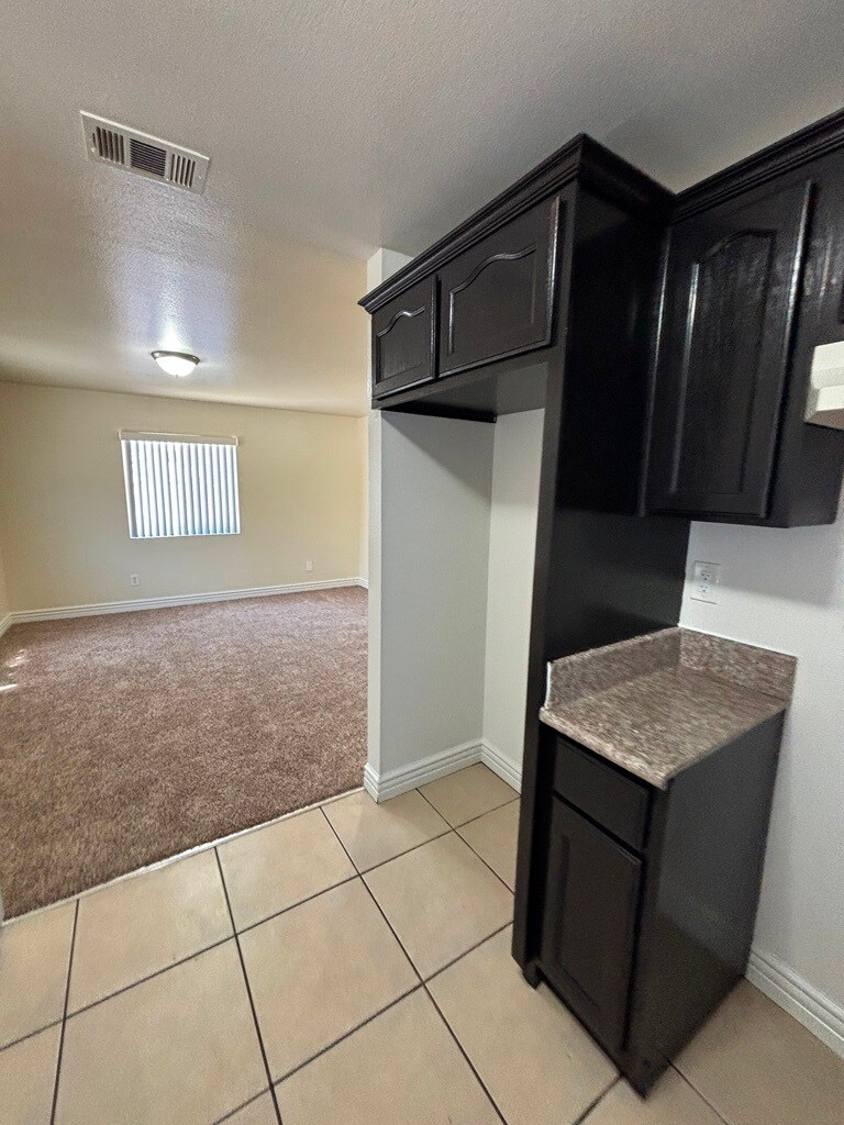 Building Photo - 318 E 105th St