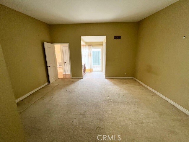 Building Photo - 15 Creekwood