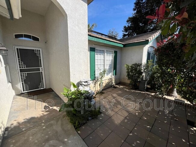 Building Photo - 1672 W Julieanne Ave