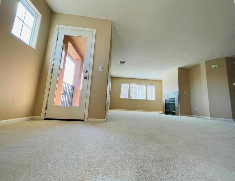 Building Photo - 27 Meritage Cmn