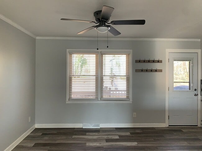 Building Photo - Split Foyer in Campbell County off 460